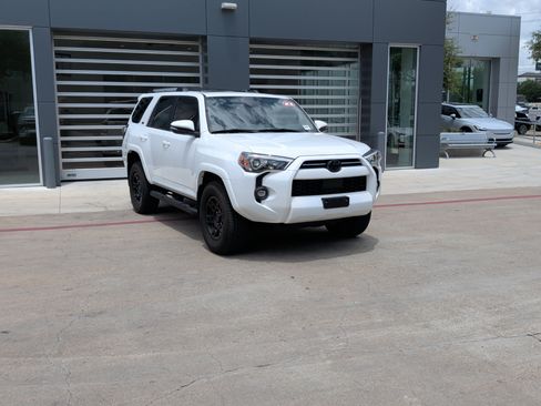 Used 2023 Toyota 4Runner SR5 Premium w/ Moonroof Package AWD/4WD image 2
