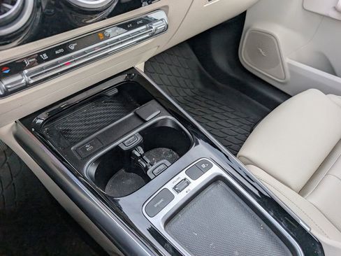 Used 2024 Mercedes-Benz GLA 250 4MATIC image 16