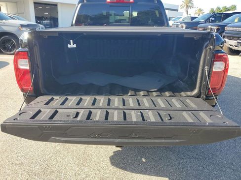 Used 2025 GMC Canyon AT4 w/ Technology Plus Package AWD/4WD image 10