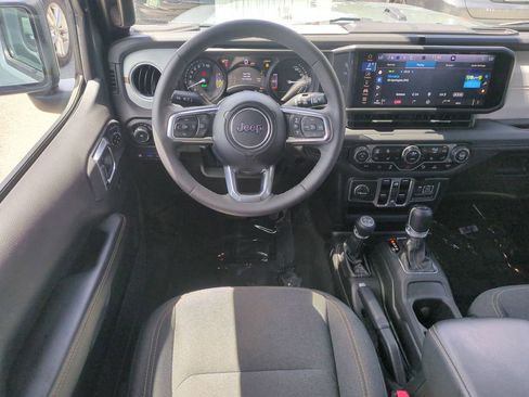 Used 2025 Jeep Wrangler Unlimited Sahara w/ Safety Group AWD/4WD image 17