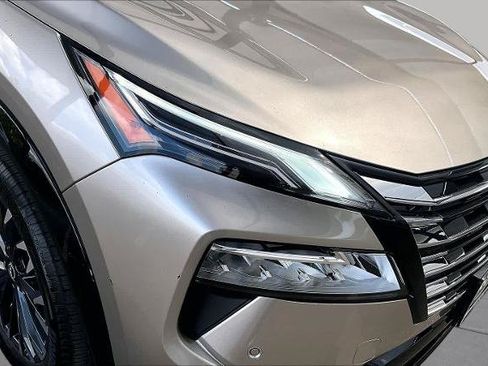 Certified 2024 Nissan Rogue Platinum FWD image 28