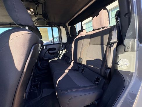 Used 2023 Jeep Gladiator Mojave w/ Cold Weather Group image 11