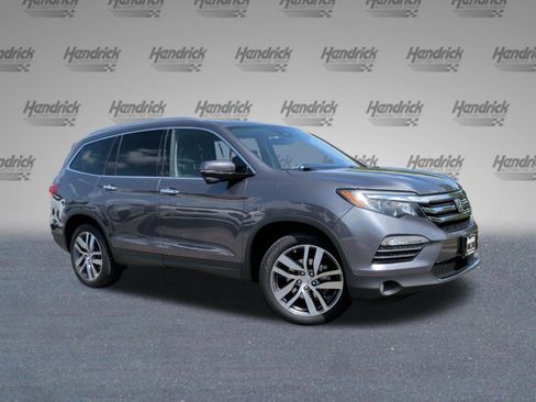 Used 2017 Honda Pilot Touring image 2