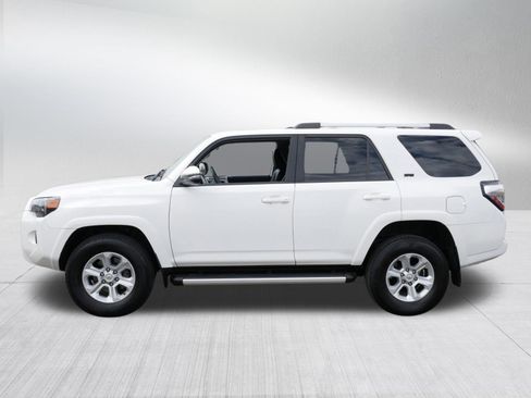 Used 2021 Toyota 4Runner SR5 Premium w/ Moonroof Package AWD/4WD image 4