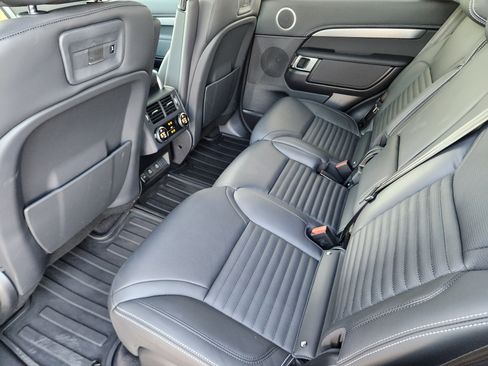 New 2025 Land Rover Discovery Dynamic SE image 30