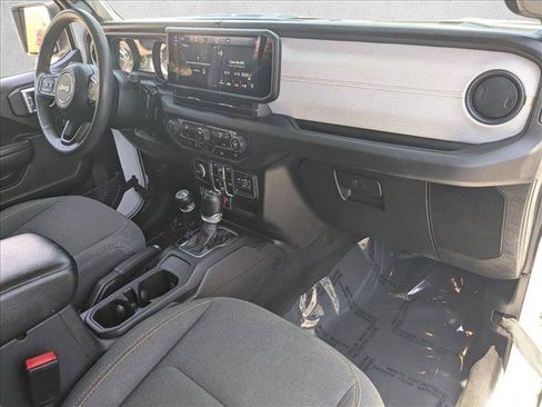 Used 2024 Jeep Wrangler Unlimited AWD/4WD image 21