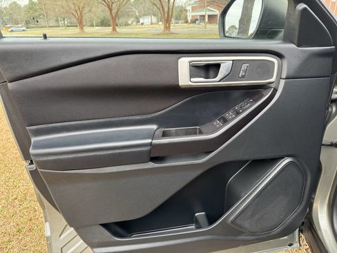 Used 2020 Ford Explorer XLT w/ Comfort Package image 10