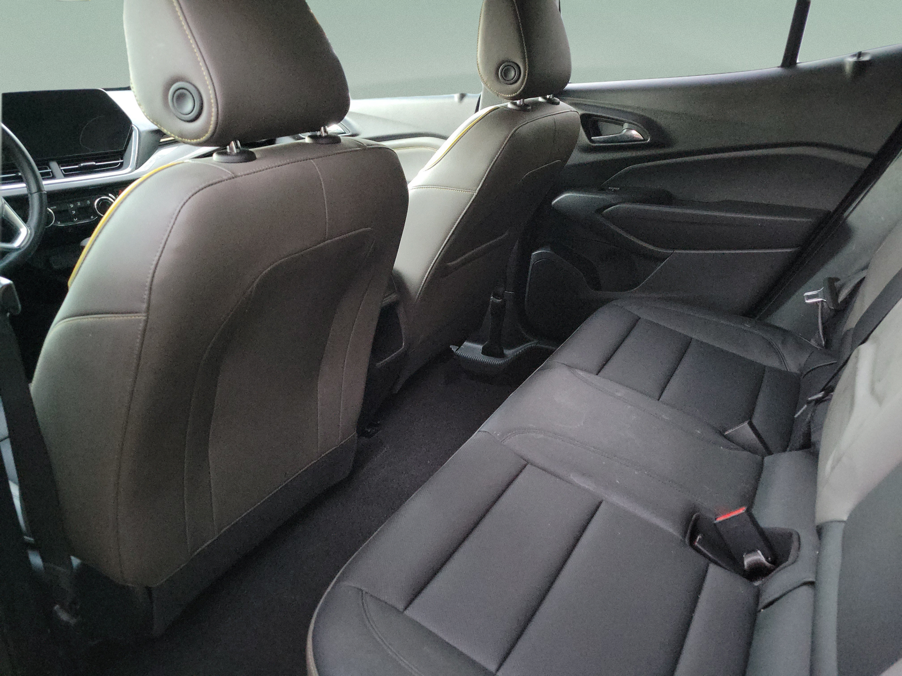 Used 2024 Chevrolet Trax ACTIV w/ Sunroof Package FWD image 9