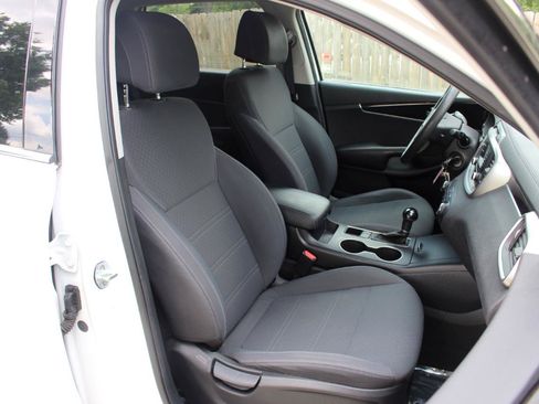 Used 2017 Kia Sorento FWD image 35