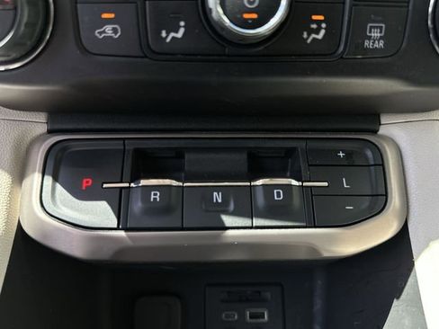 Used 2021 GMC Acadia Denali w/ Denali Technology Package FWD image 28