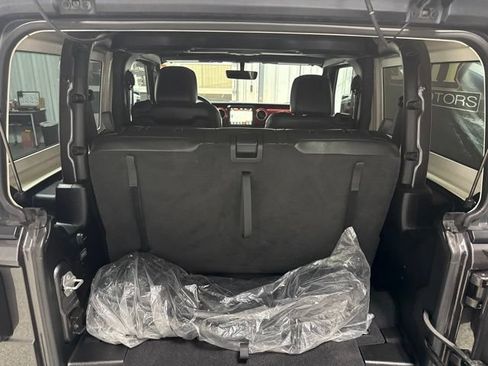 Used 2022 Jeep Wrangler Rubicon w/ Cold Weather Group AWD/4WD image 17
