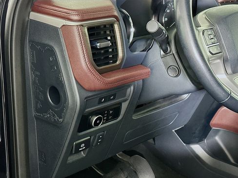 Used 2024 Ford Expedition Limited image 17