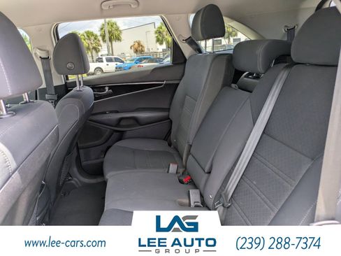 Used 2019 Kia Sorento S FWD image 10
