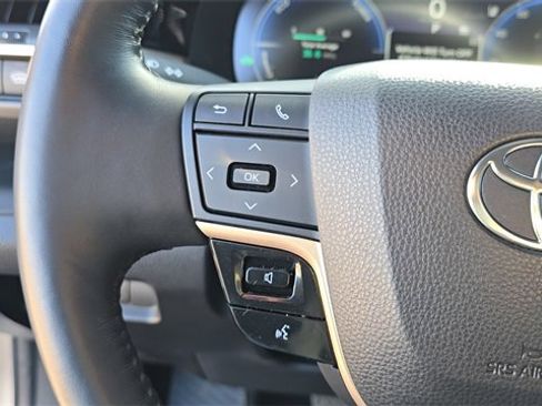 Used 2023 Toyota Crown Limited image 23