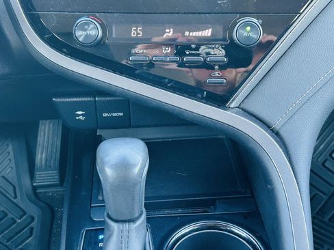 Used 2019 Toyota Camry SE image 18