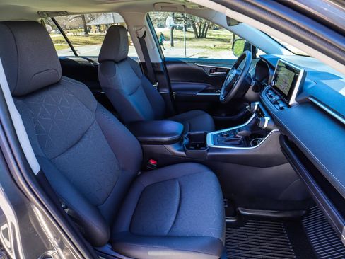 Used 2024 Toyota RAV4 XLE w/ Convenience Package image 38