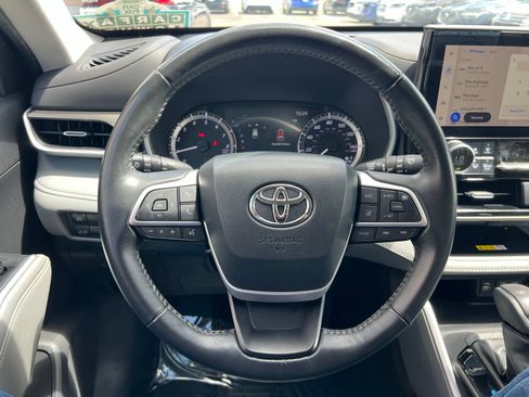 Used 2023 Toyota Highlander XLE FWD image 29