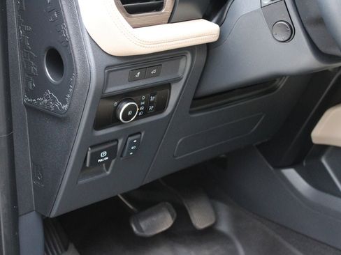 Used 2024 Ford Expedition Limited image 18