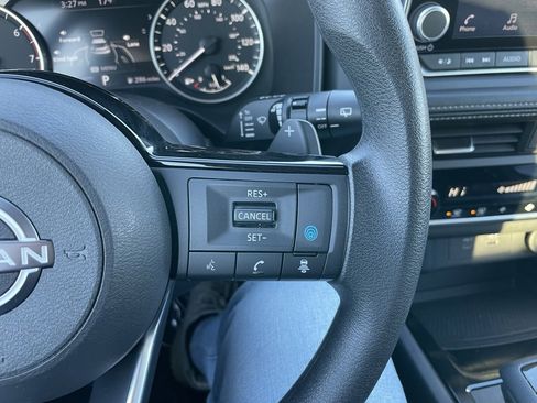 Used 2023 Nissan Rogue SV image 23