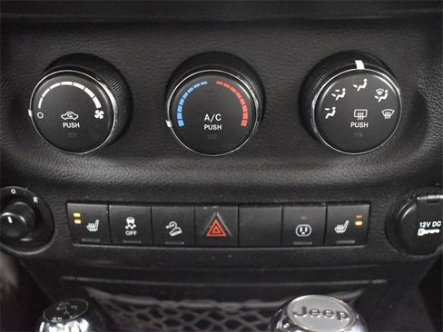 Used 2017 Jeep Wrangler Unlimited Sahara image 19