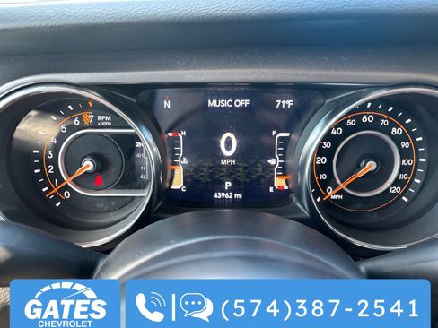 Used 2023 Jeep Gladiator Sport AWD/4WD image 12