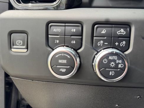 Used 2024 GMC Sierra 3500 AT4 w/ AT4 Premium Plus Package AWD/4WD image 15
