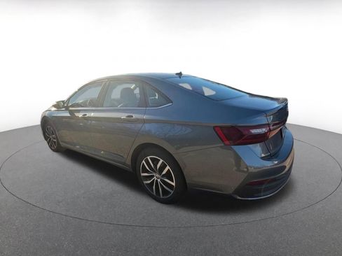 Used 2025 Volkswagen Jetta SE image 6