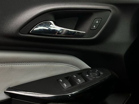 Used 2025 Chevrolet Trax LT image 19