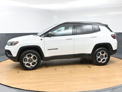 Used 2022 Jeep Compass Trailhawk w/ Trailhawk Convenience Group AWD/4WD image 6