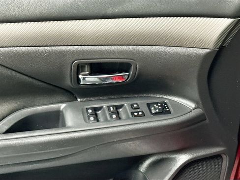 Used 2016 Mitsubishi Outlander SE AWD/4WD image 16