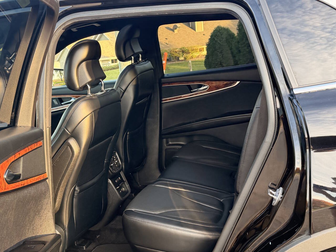 Used 2018 Lincoln MKX Reserve w/ Lincoln MKX Climate Package AWD/4WD image 22