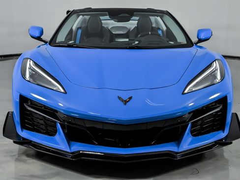 Used 2024 Chevrolet Corvette Z06 w/ Z07 Performance Package RWD image 5