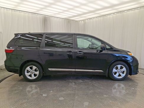 Used 2020 Toyota Sienna L FWD image 25
