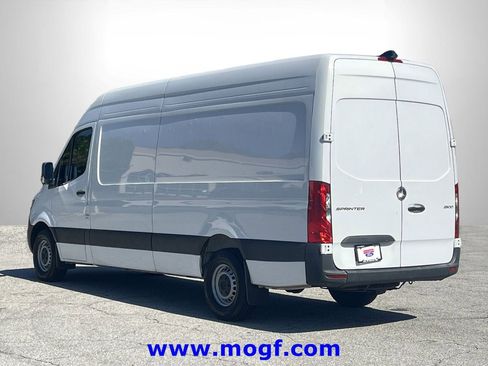 Used 2025 Mercedes-Benz Sprinter 2500 image 2