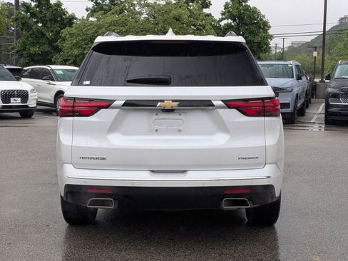Used 2023 Chevrolet Traverse Premier FWD image 4