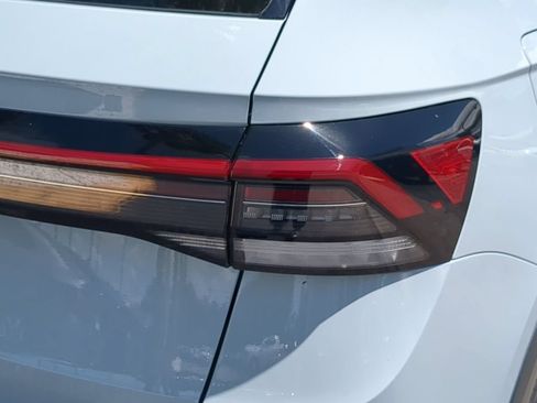 New 2026 Volkswagen Taos SE FWD image 8