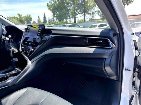 Used 2021 Toyota Camry SE w/ Carpet Mat Package (TMS) FWD image 18