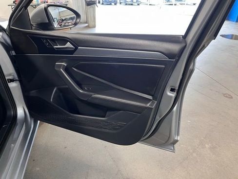 Used 2024 Volkswagen Jetta SE image 12