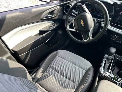 Certified 2024 Chevrolet Trax LT w/ Sunroof Package FWD image 21