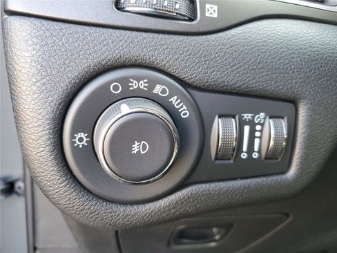 Used 2022 Jeep Cherokee Trailhawk image 22