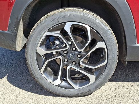 Certified 2024 Chevrolet Trax RS w/ Sunroof Package image 35