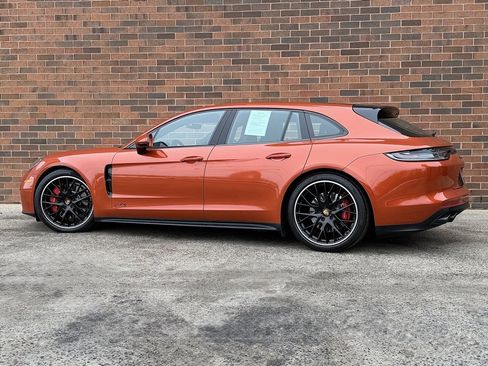 Used 2023 Porsche Panamera GTS image 3