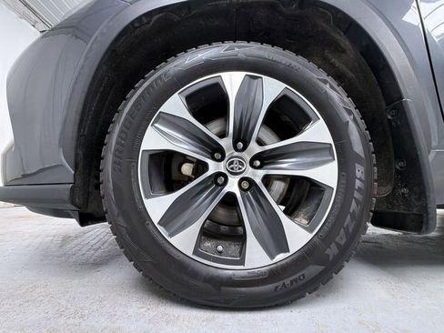 Used 2020 Toyota Highlander XLE image 17