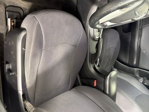 Used 2013 Chrysler 200 Touring FWD image 10