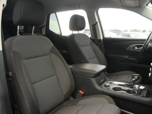 Used 2021 Chevrolet Traverse LT FWD image 27