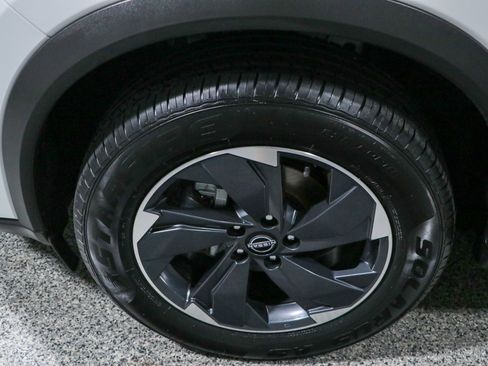 Used 2024 Nissan Rogue SV FWD image 11