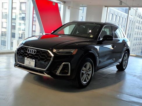 Used 2023 Audi Q5 2.0T Premium w/ Convenience Package image 1