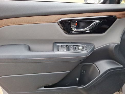 Used 2025 Subaru Forester Sport image 13