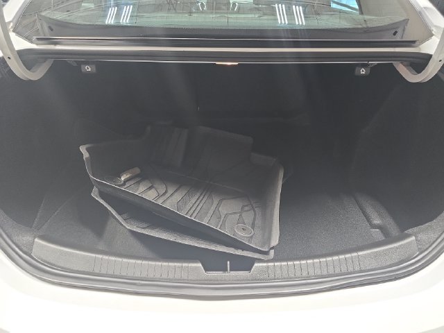 Used 2018 Chevrolet Malibu LT FWD image 12