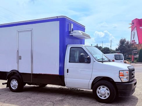 Used 2024 Ford E-350 and Econoline 350 Super Duty w/ Power Windows & Locks Group RWD image 1